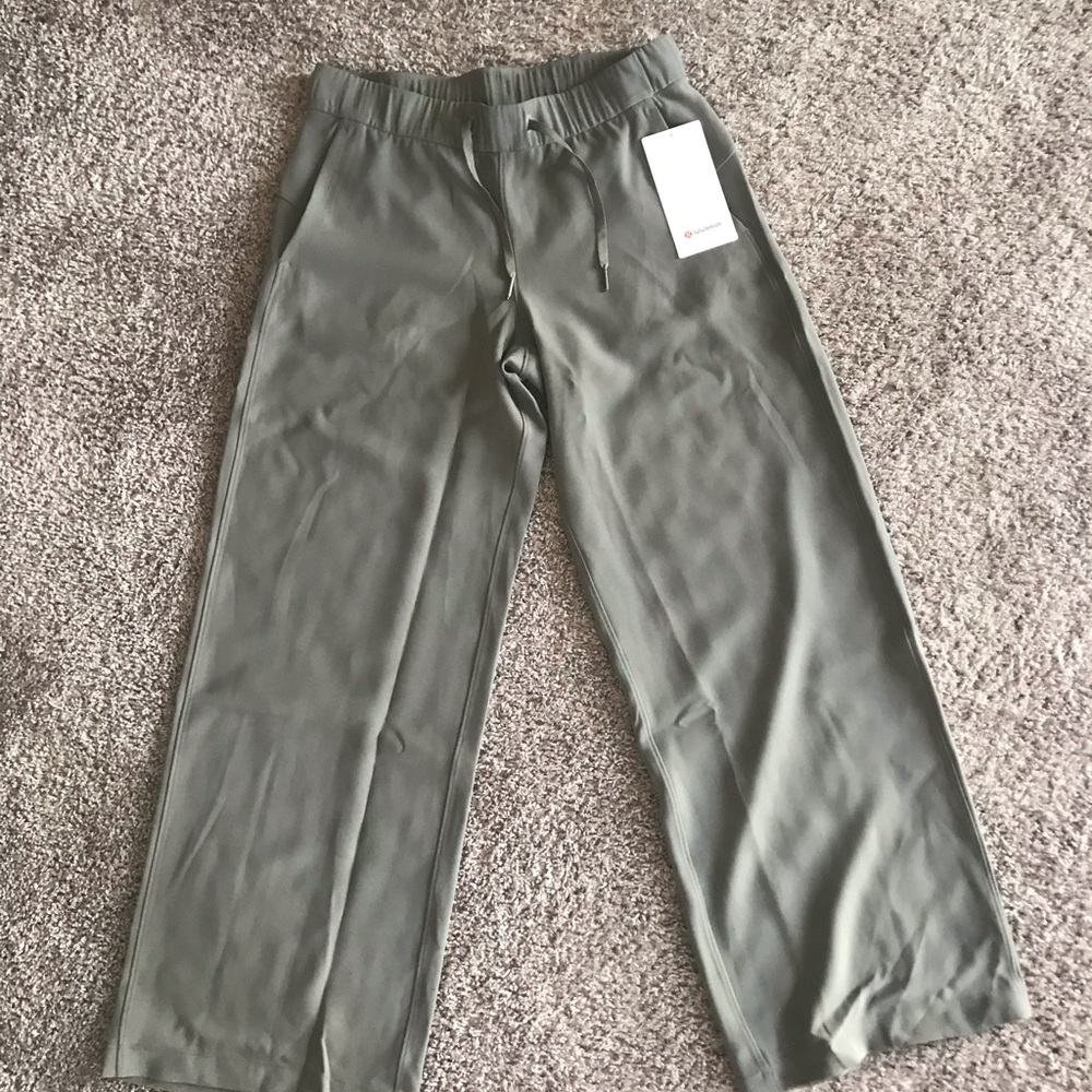 BNWT Lululemon On the Fly wide leg pant 8